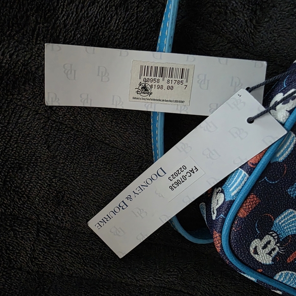 Dooney & Bourke Mickey Mouse Crossbody Bag-NWT NO CALLOUTS - Picture 2 of 8